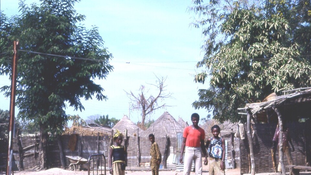 Vista urbana de Kédougou y su entorno.