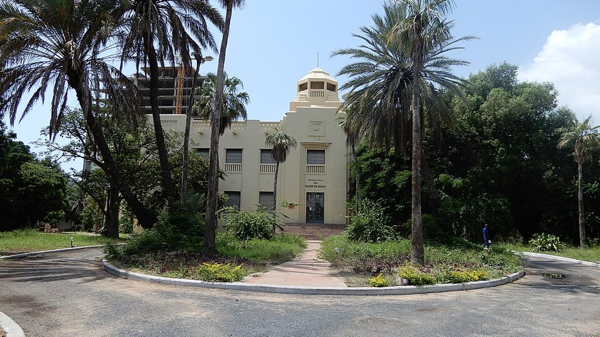 Fachada del Museo Théodore Monod en Dakar.